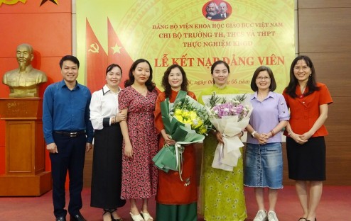 Hai cô giáo Thực nghiệm KHGD bước vào hàng ngũ của Đảng trong Kỷ nguyên vươn mình của dân tộc